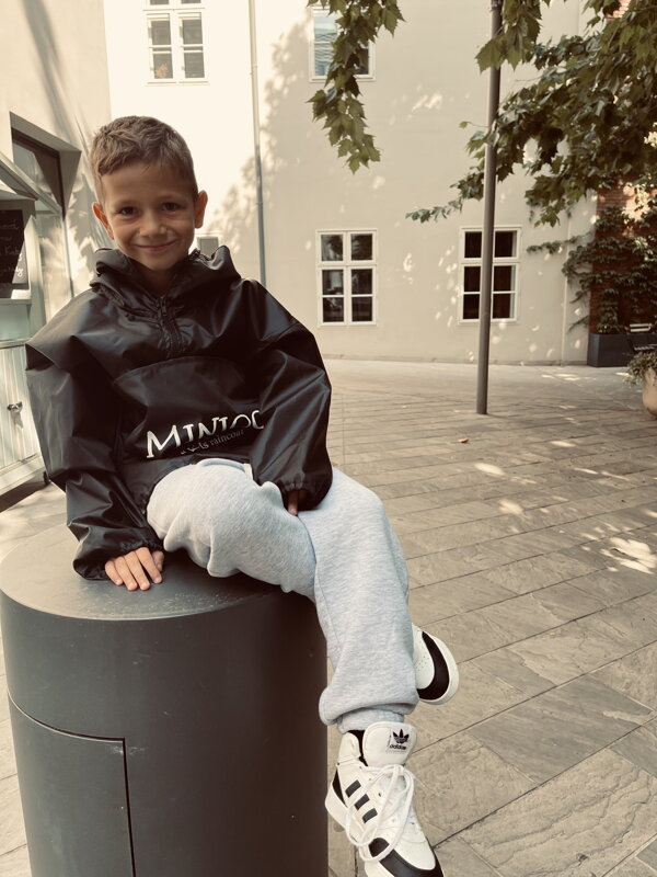 Bunda  ''   rain coat ''